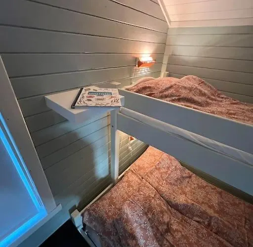 Idyllisk Minihus I Landlige Omgivelser - Med 5 Sengeplasser Og Parkering Feriehus